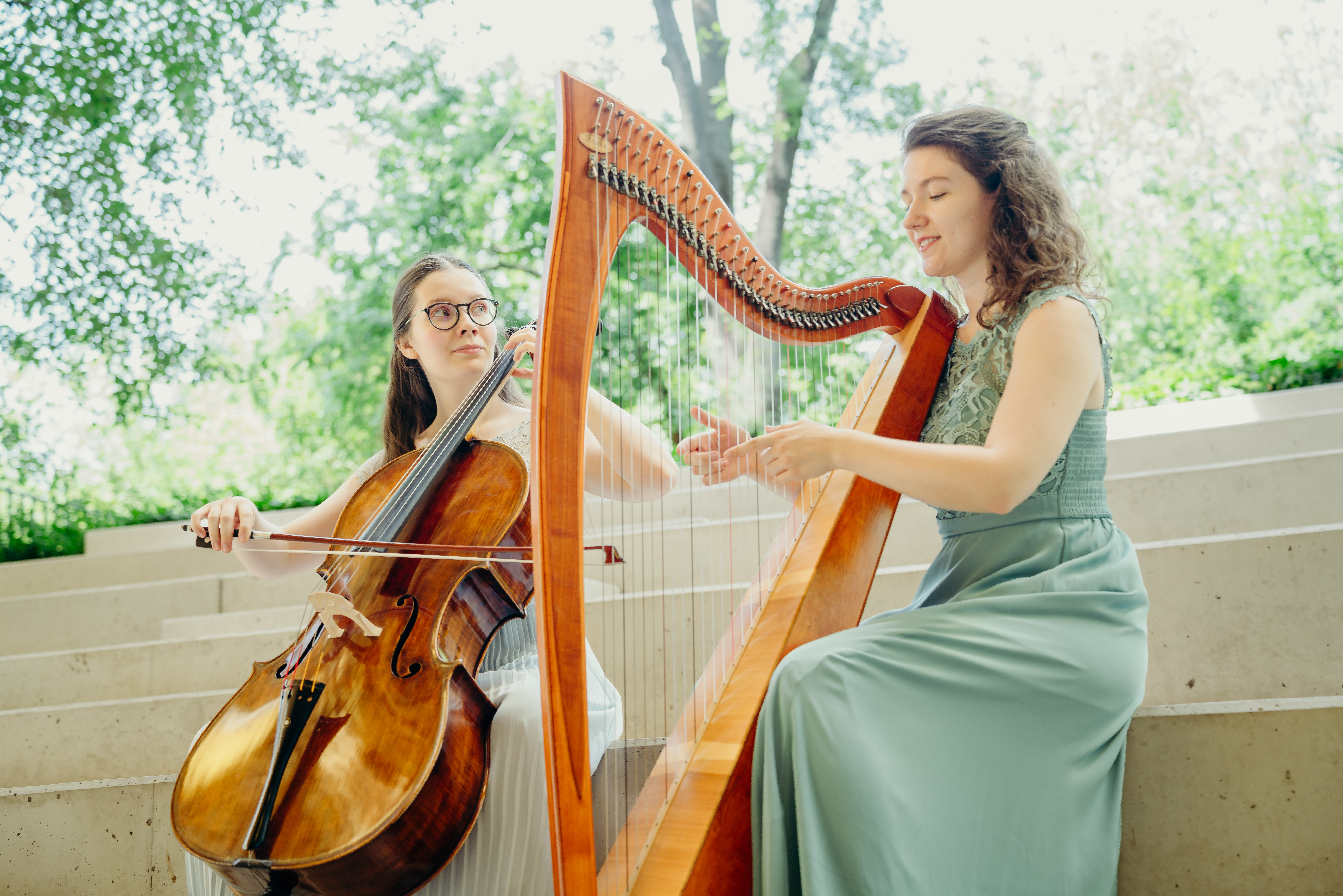 Az Aurora Duo hárfa- és csellóelőadása